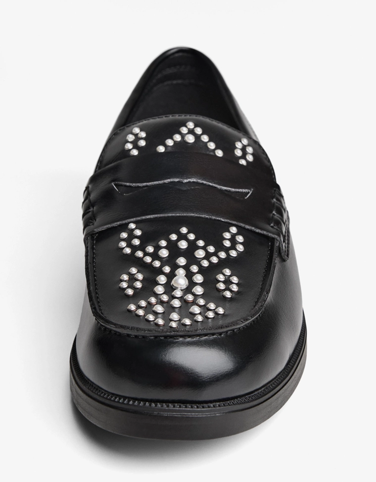 Мокасины с декоративным элементом