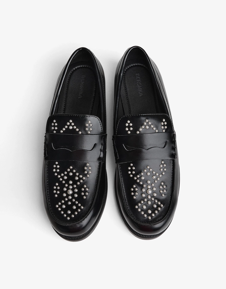 Мокасины с декоративным элементом