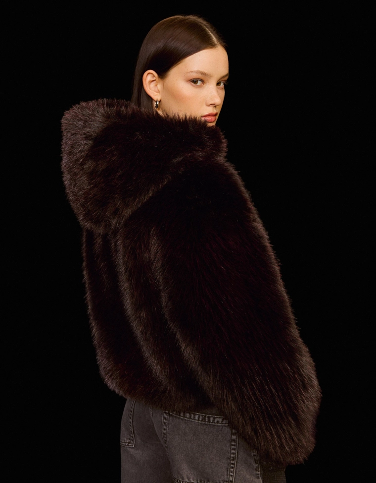 Куртка с капюшоном из искусственного меха