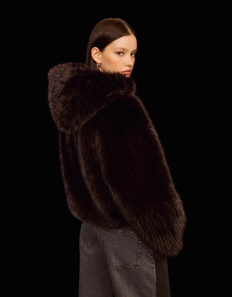 Куртка с капюшоном из искусственного меха