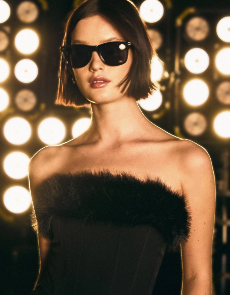 Топ-бандо в бельевом стиле с вырезом из искусственного меха