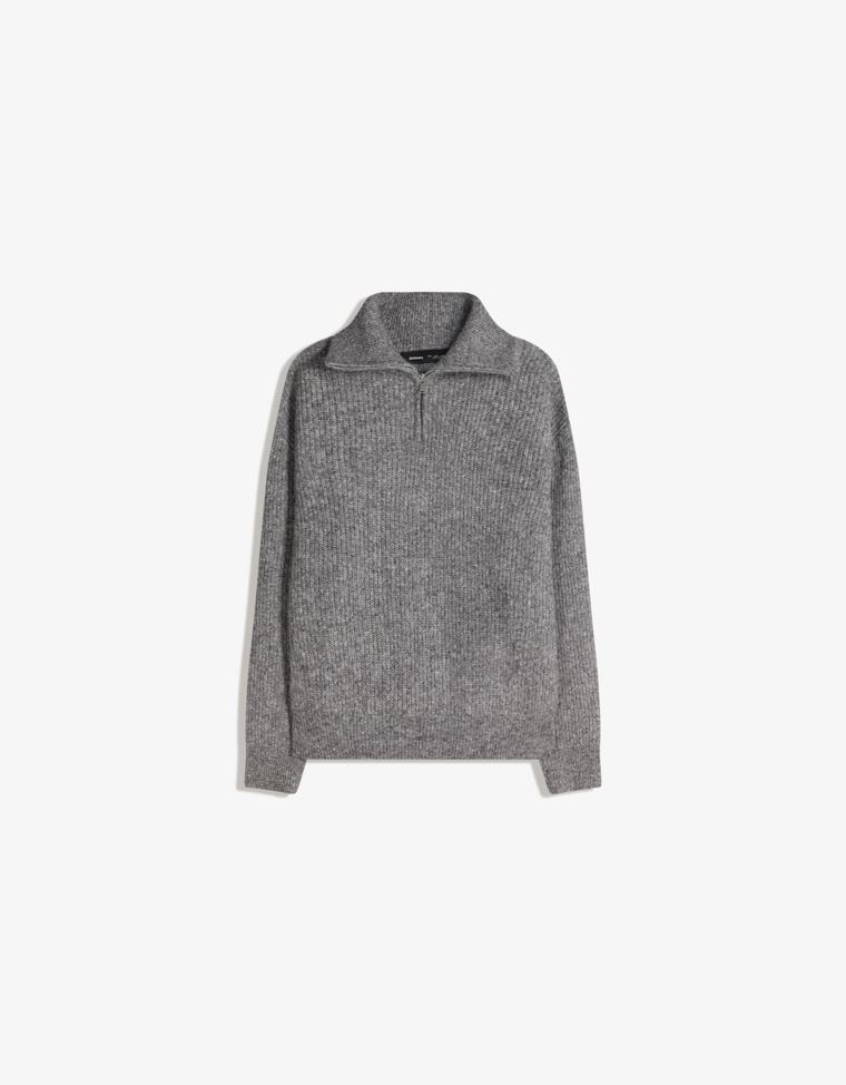 Свитер с молнией на воротнике