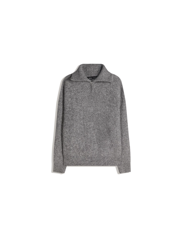 Свитер с молнией на воротнике