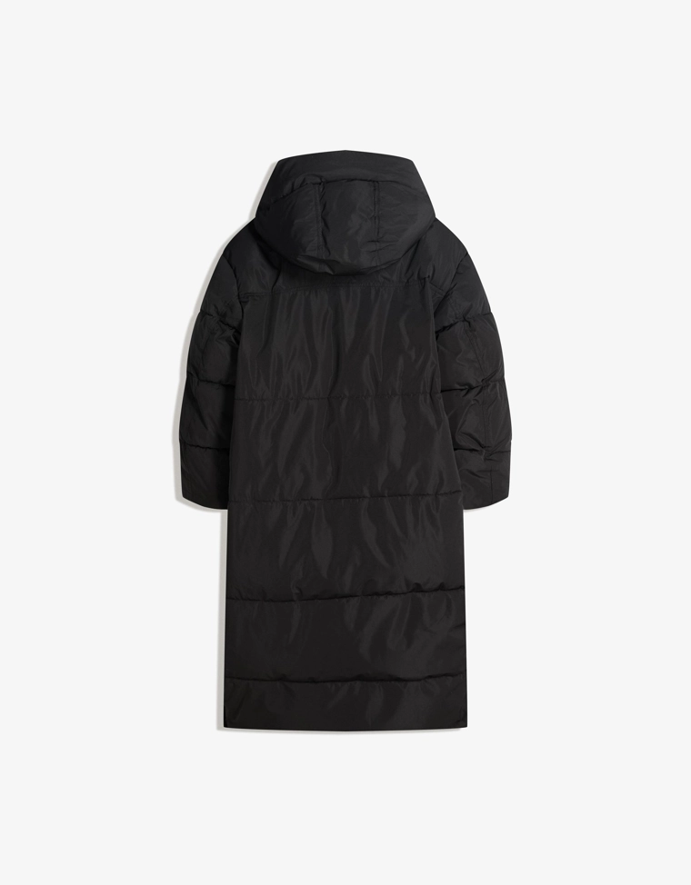 Длинный пуховик с капюшоном из водоотталкивающей ткани