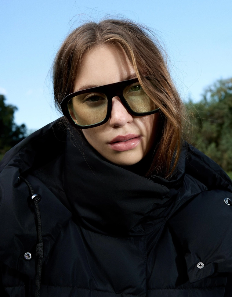 Длинный пуховик с капюшоном из водоотталкивающей ткани