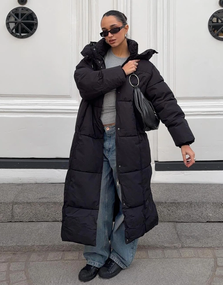 Длинный пуховик с капюшоном из водоотталкивающей ткани