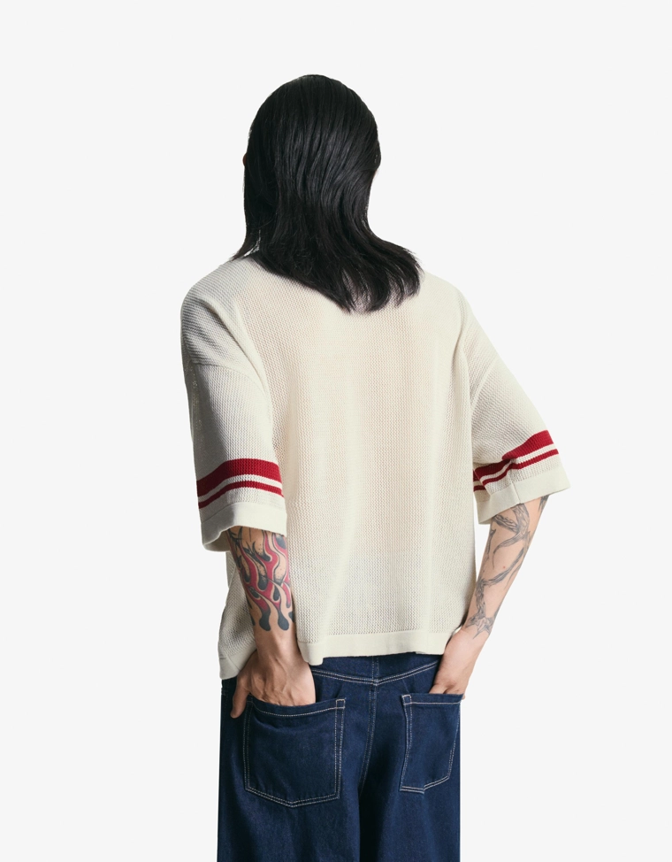 Футболка в спортивном стиле из сетчатой ткани с короткими рукавами