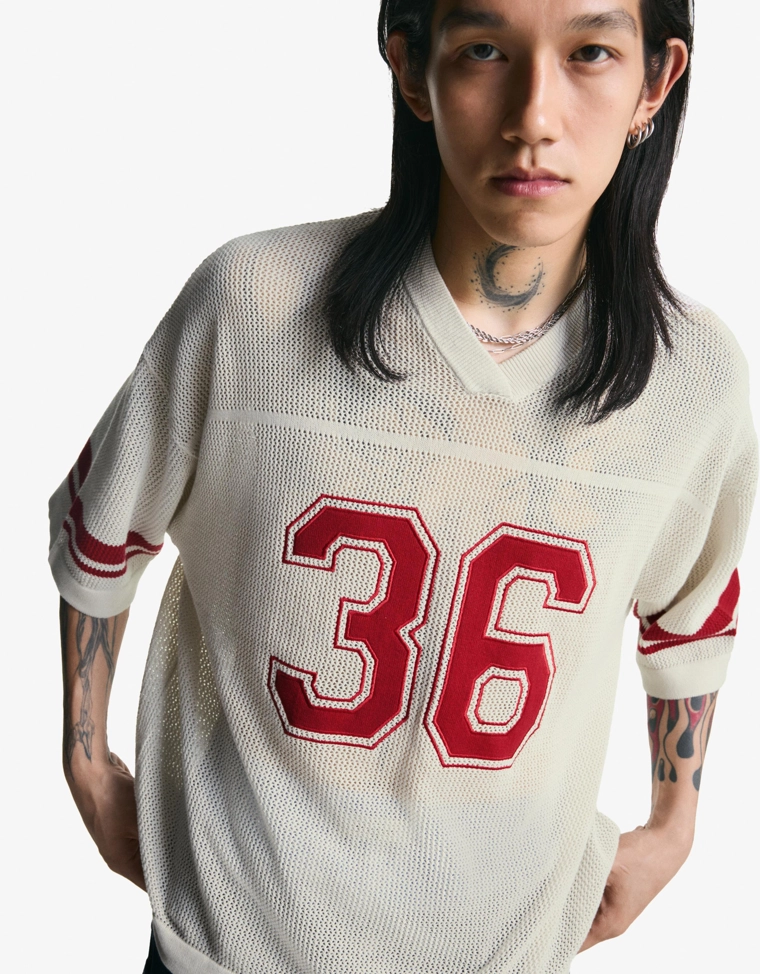 Футболка в спортивном стиле из сетчатой ткани с короткими рукавами