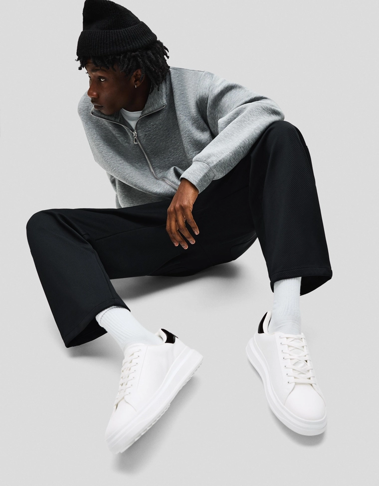 Кроссовки с объемной подошвой