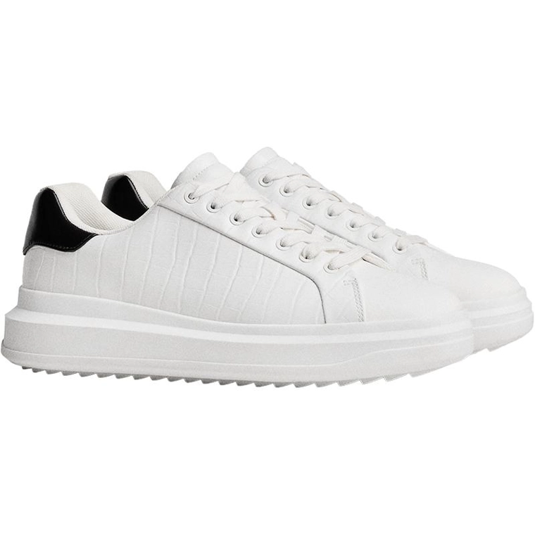 Кроссовки с объемной подошвой