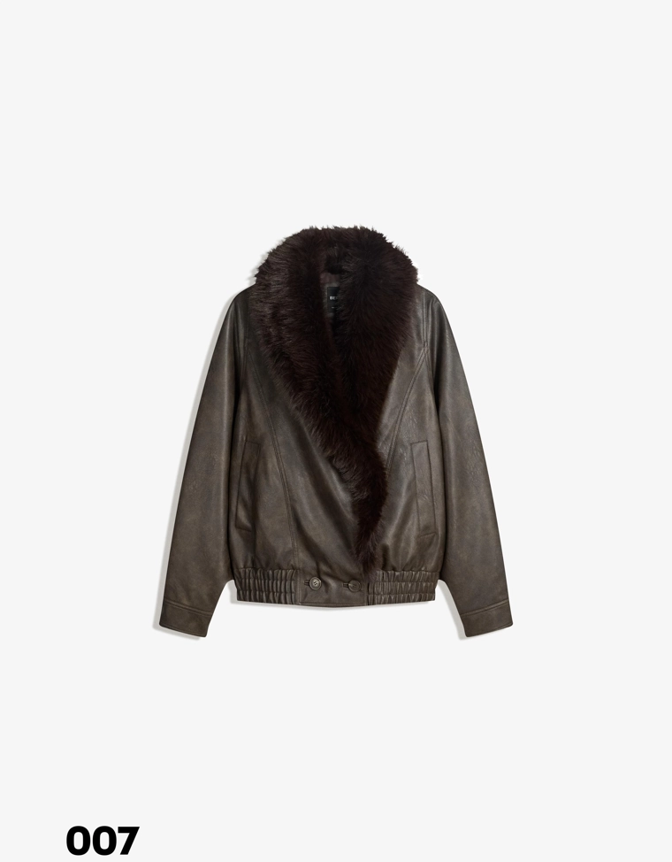 Куртка из искусственной кожи с меховым воротником