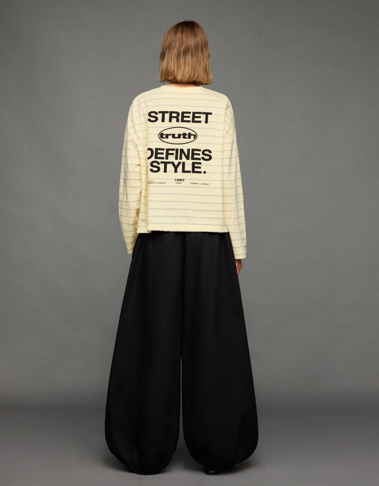 Футболка оверсайз с длинными рукавами и принтом