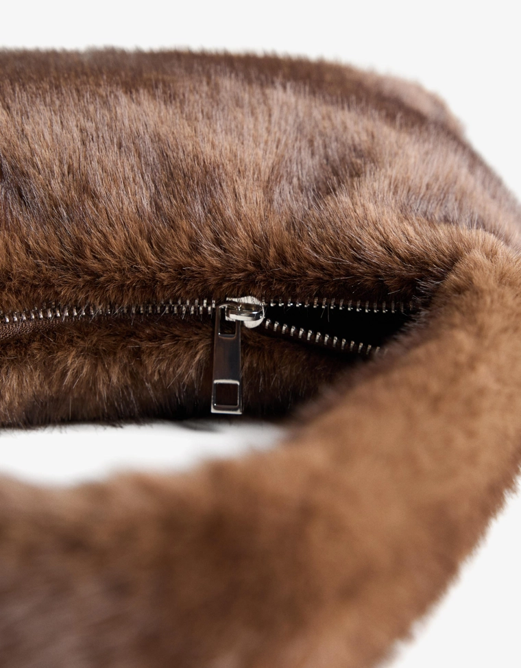 Сумка на плечо из искусственного меха