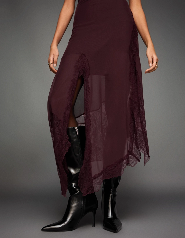 Асимметричное кружевное платье миди бандо из полупрозрачной ткани