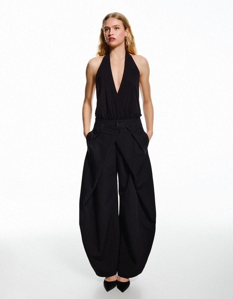 Боди с горловиной халтер и сборками