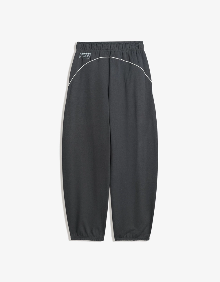 Брюки-бананы из ткани с принтом