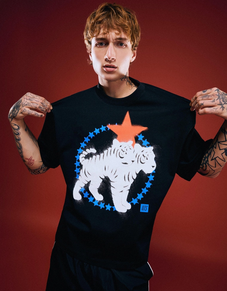 Футболка NTS Nusar 3000 объемного кроя с короткими рукавами и принтом