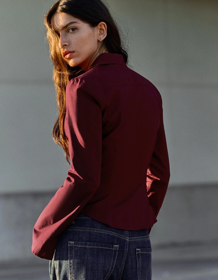 Рубашка облегающего кроя с расклешенными рукавами