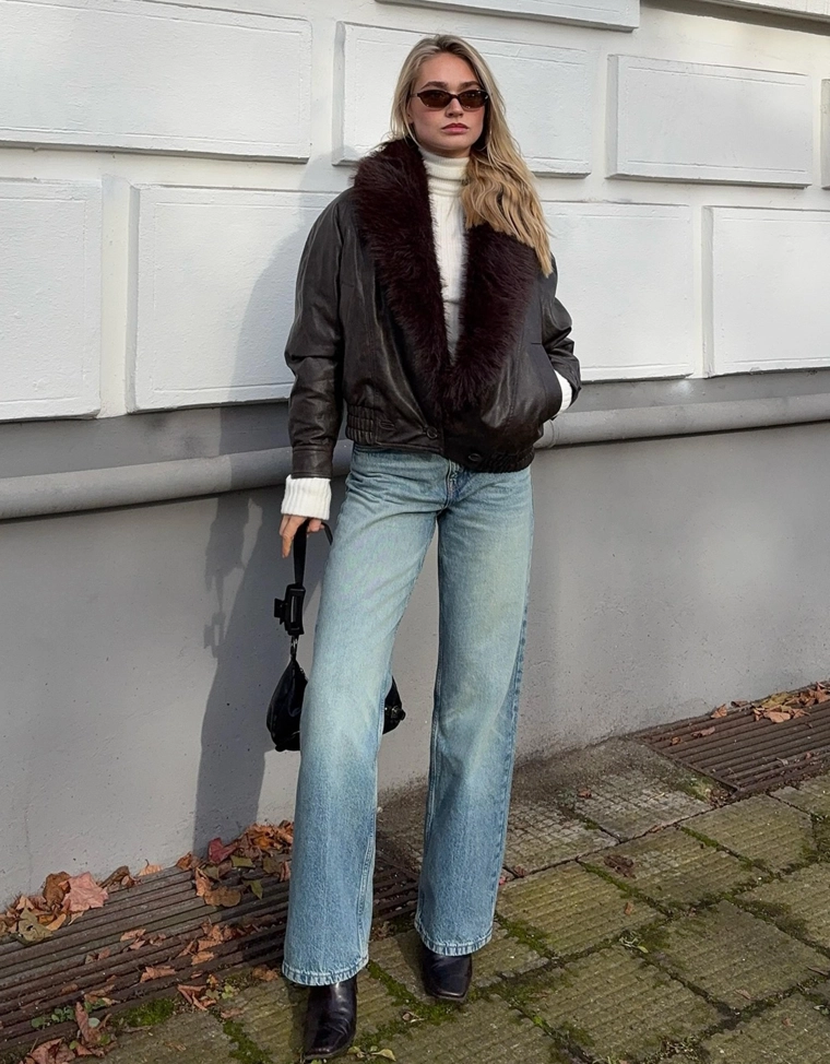 Джинсы прямого кроя с широкими штанинами