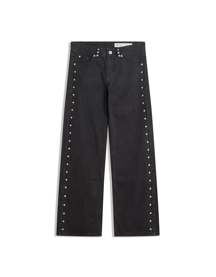 Джинсы свободного кроя с заклёпками-звёздами