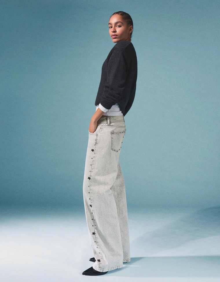 Джинсы свободного кроя с заклёпками-звёздами