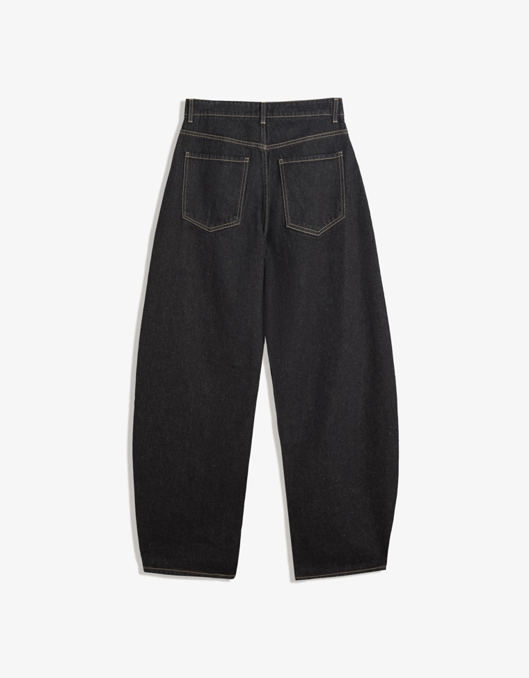 Джинсы barrel с широкими штанинами