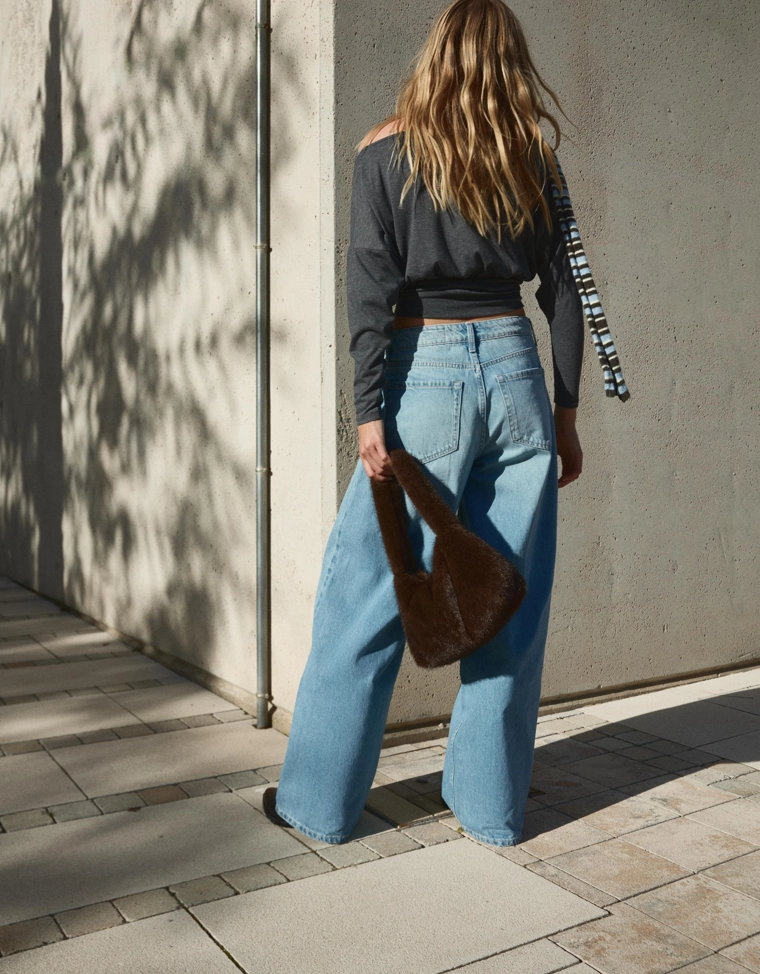 Джинсы с широкими штанинами