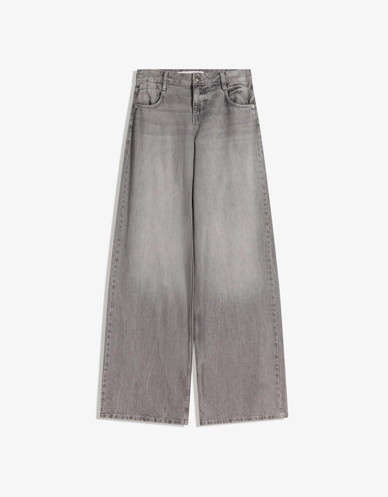 Джинсы с широкими штанинами и низкой посадкой