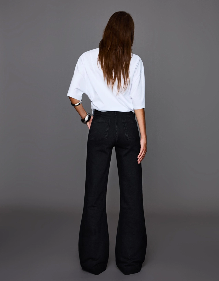 Бесшовные джинсы с широкими штанинами и карманами