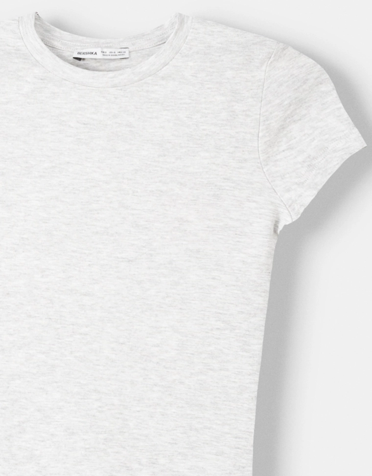 Футболка с круглым вырезом