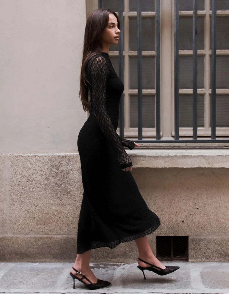 Кружевное платье миди с длинными рукавами