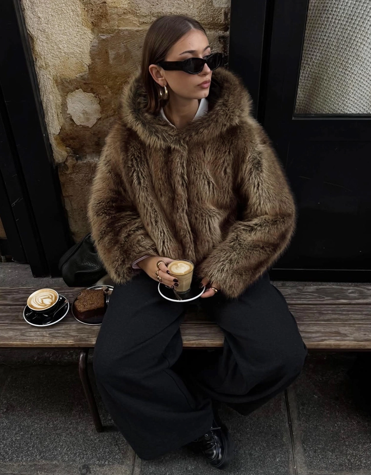 Куртка из искусственного меха с капюшоном