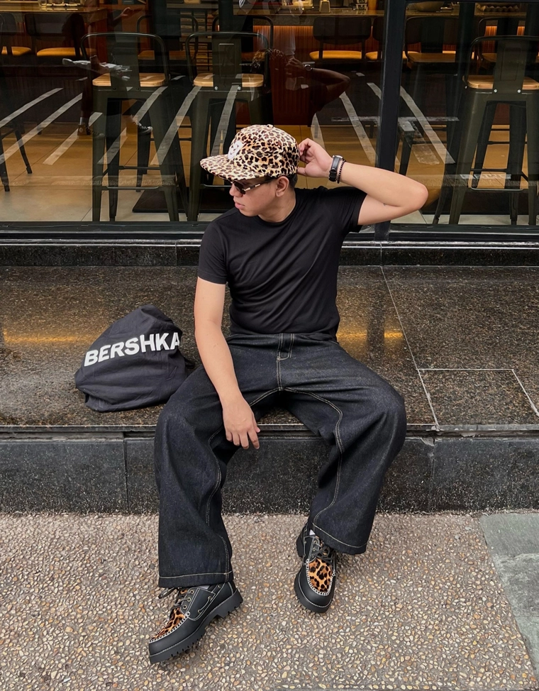 Джинсы объемного свободного кроя