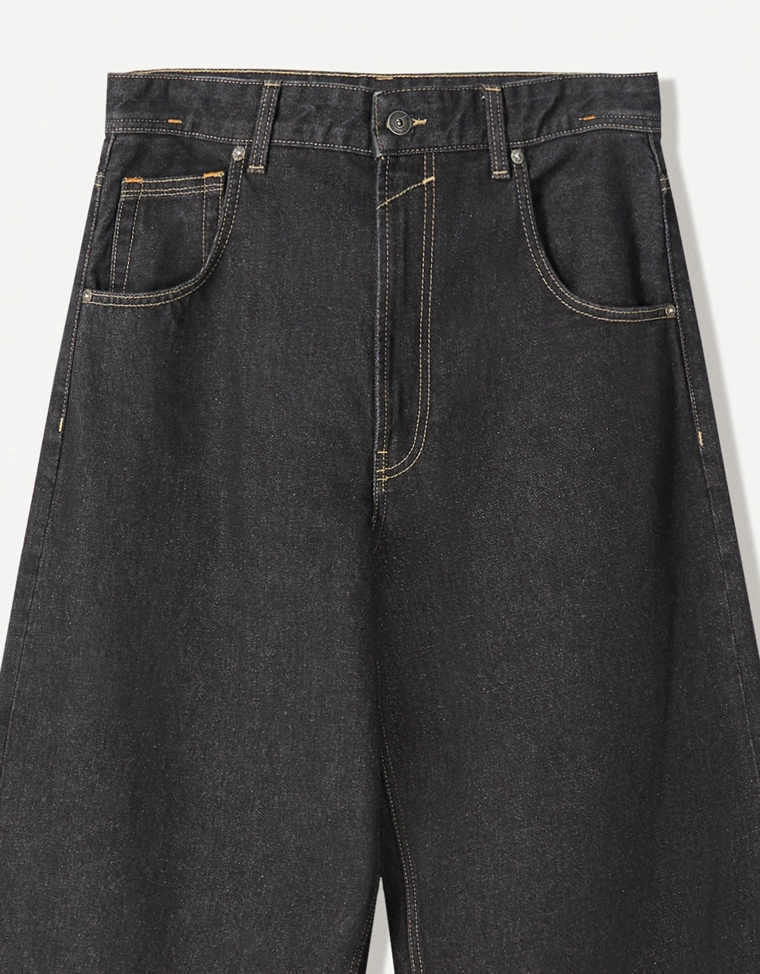 Джинсы объемного свободного кроя