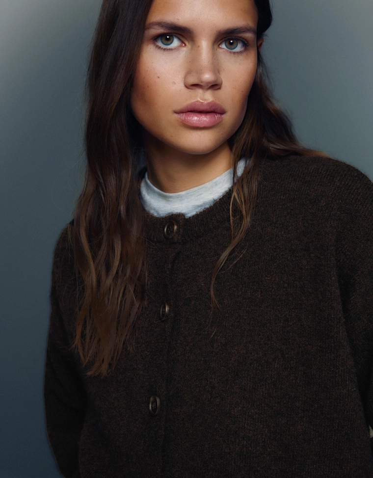 Кардиган на пуговицах из мягкой ткани