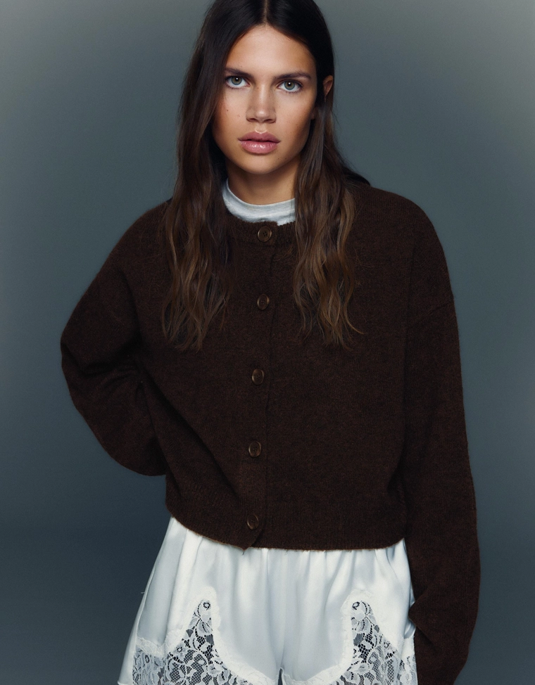 Кардиган на пуговицах из мягкой ткани