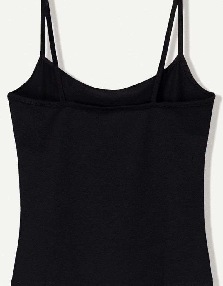 Топ на бретелях