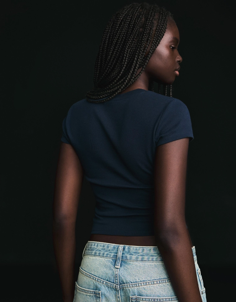 Футболка с круглым вырезом