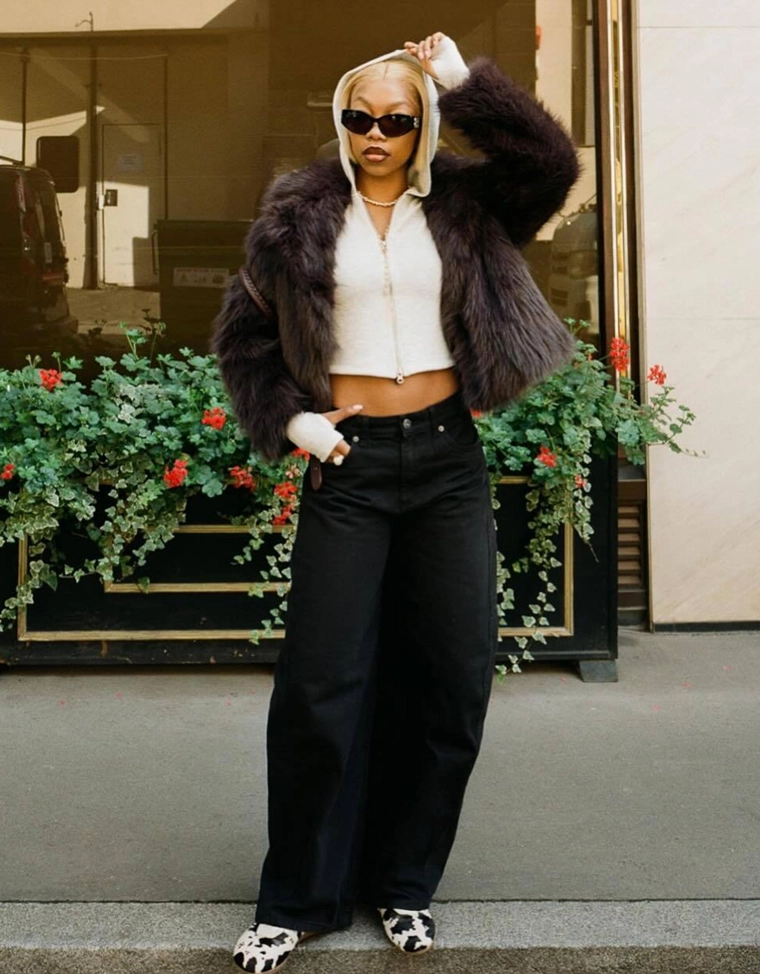 Пушистая куртка из искусственного меха