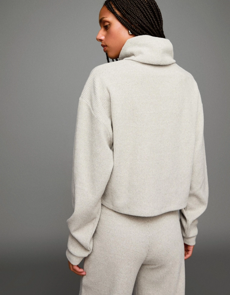 Свитер в рубчик с высоким воротником