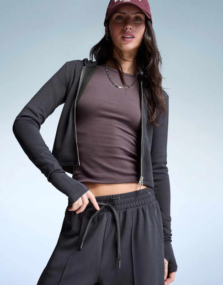 Худи из мягкого модала на молнии с капюшоном