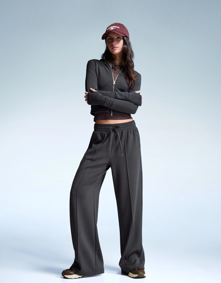 Худи из мягкого модала на молнии с капюшоном