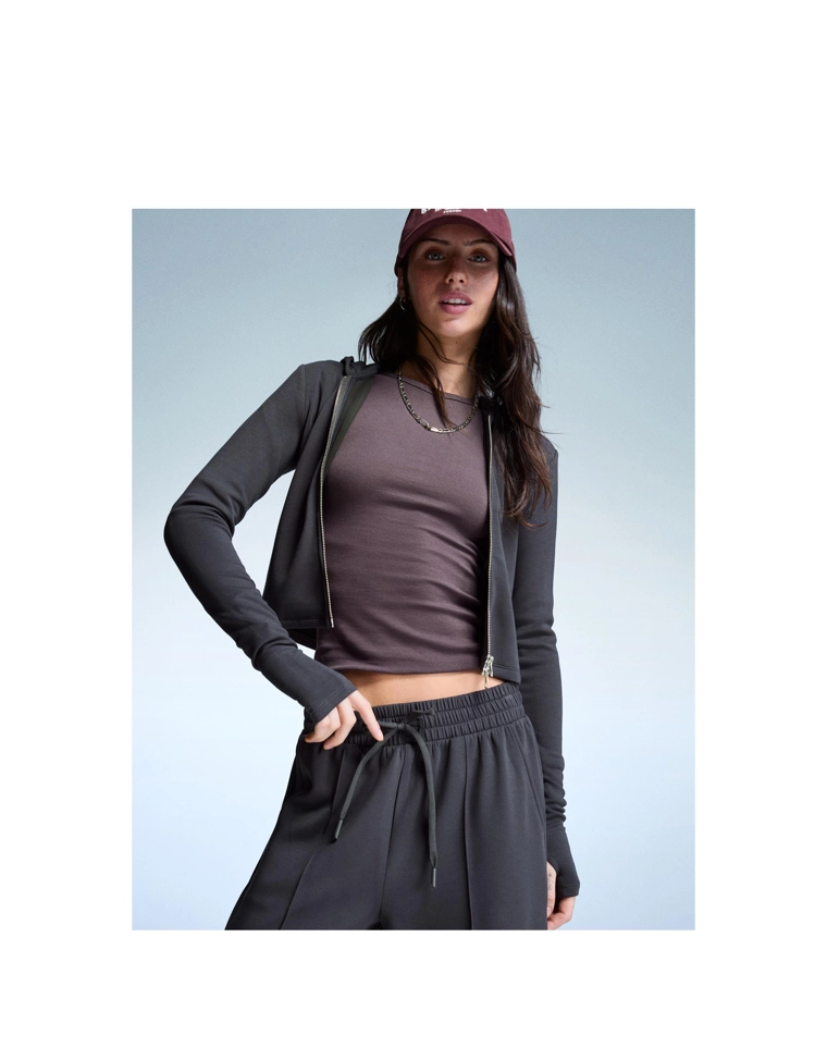 Худи из мягкого модала на молнии с капюшоном