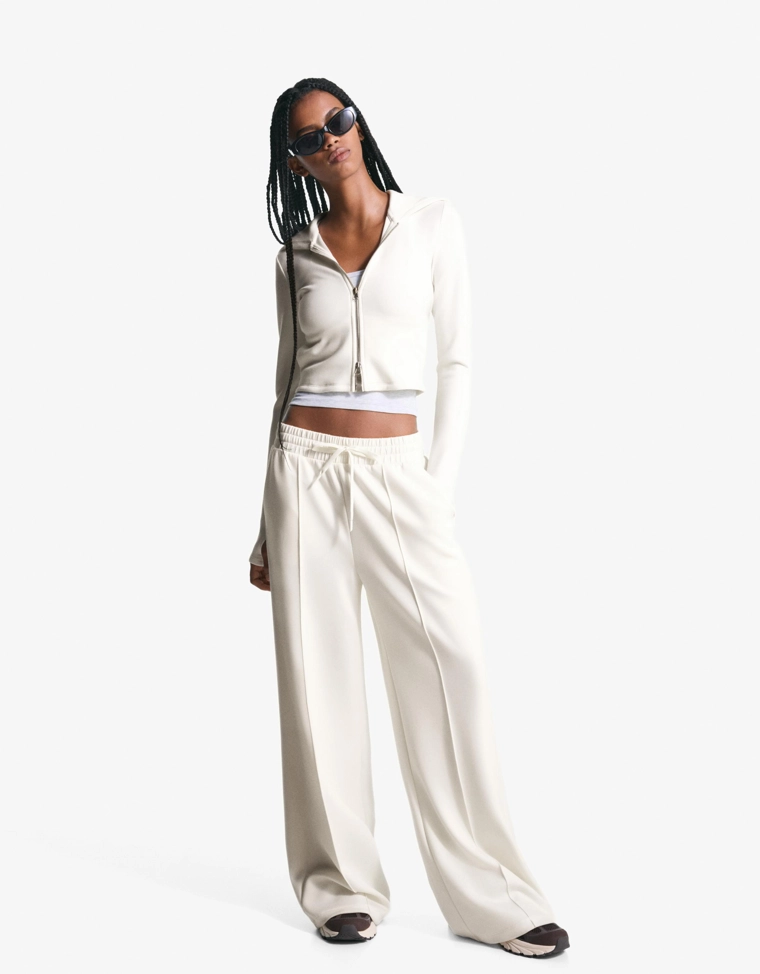 Худи из мягкого модала на молнии с капюшоном