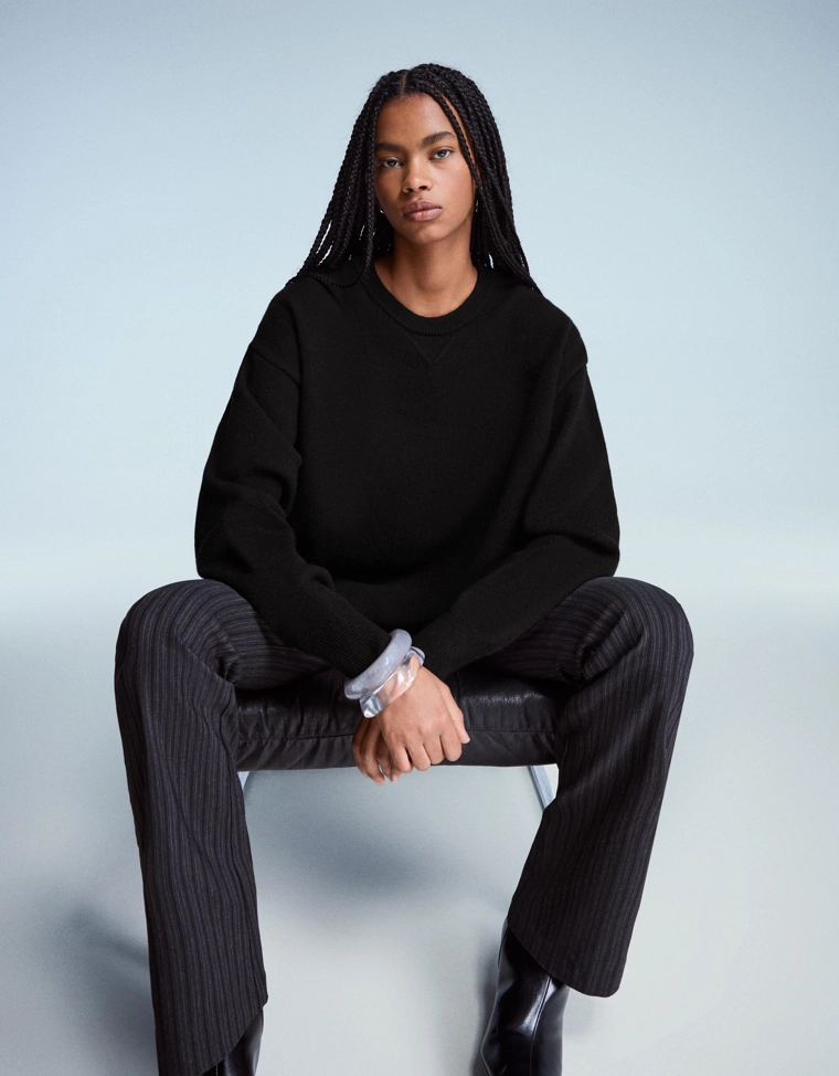 Свитер с круглым вырезом