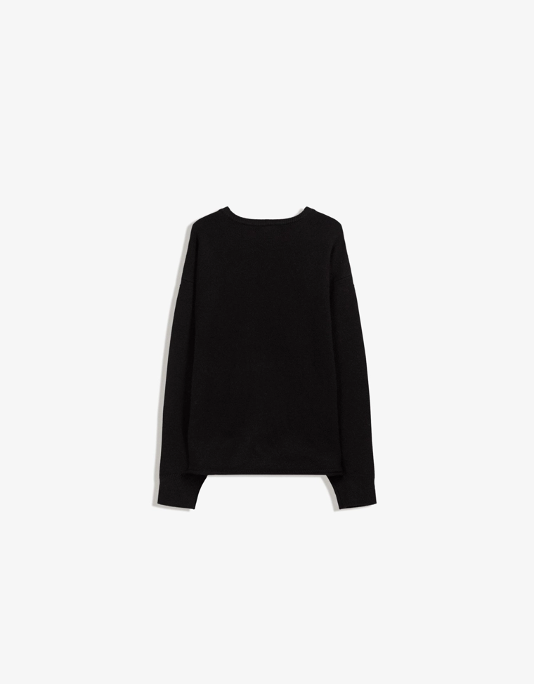 Свитер с круглым вырезом