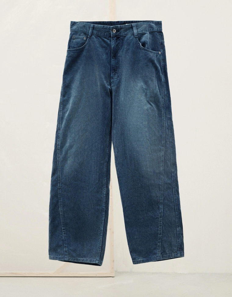 Брюки очень свободного кроя из вельвета