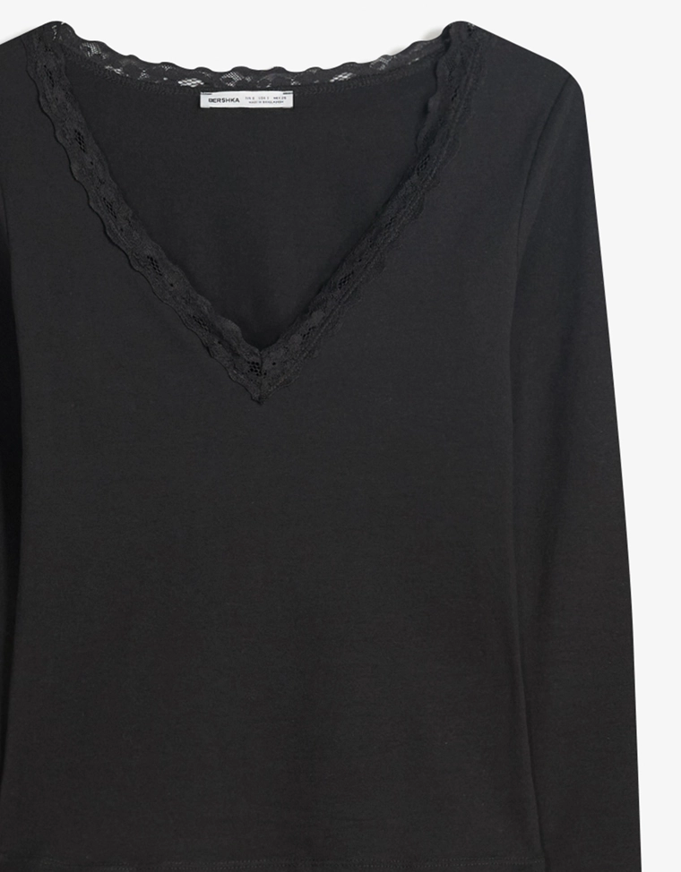 Лонгслив с кружевной отделкой