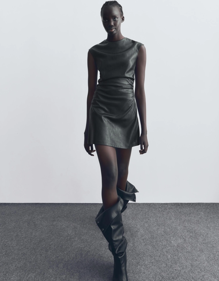 Мини-платье с эффектом кожи