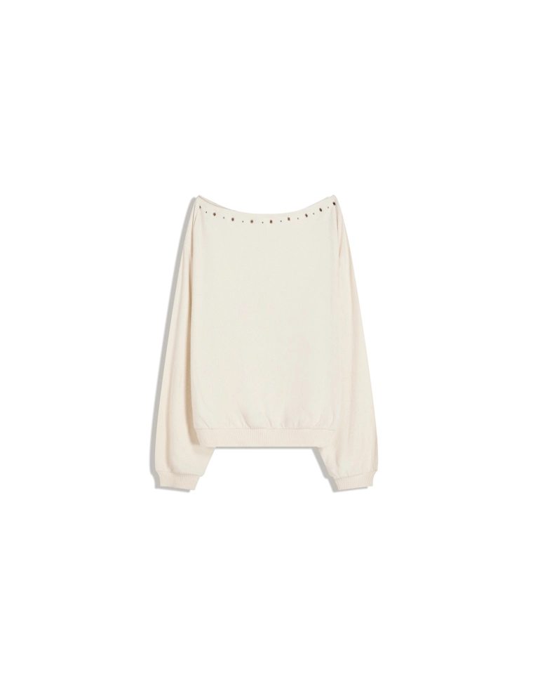 Свитер с заклепками